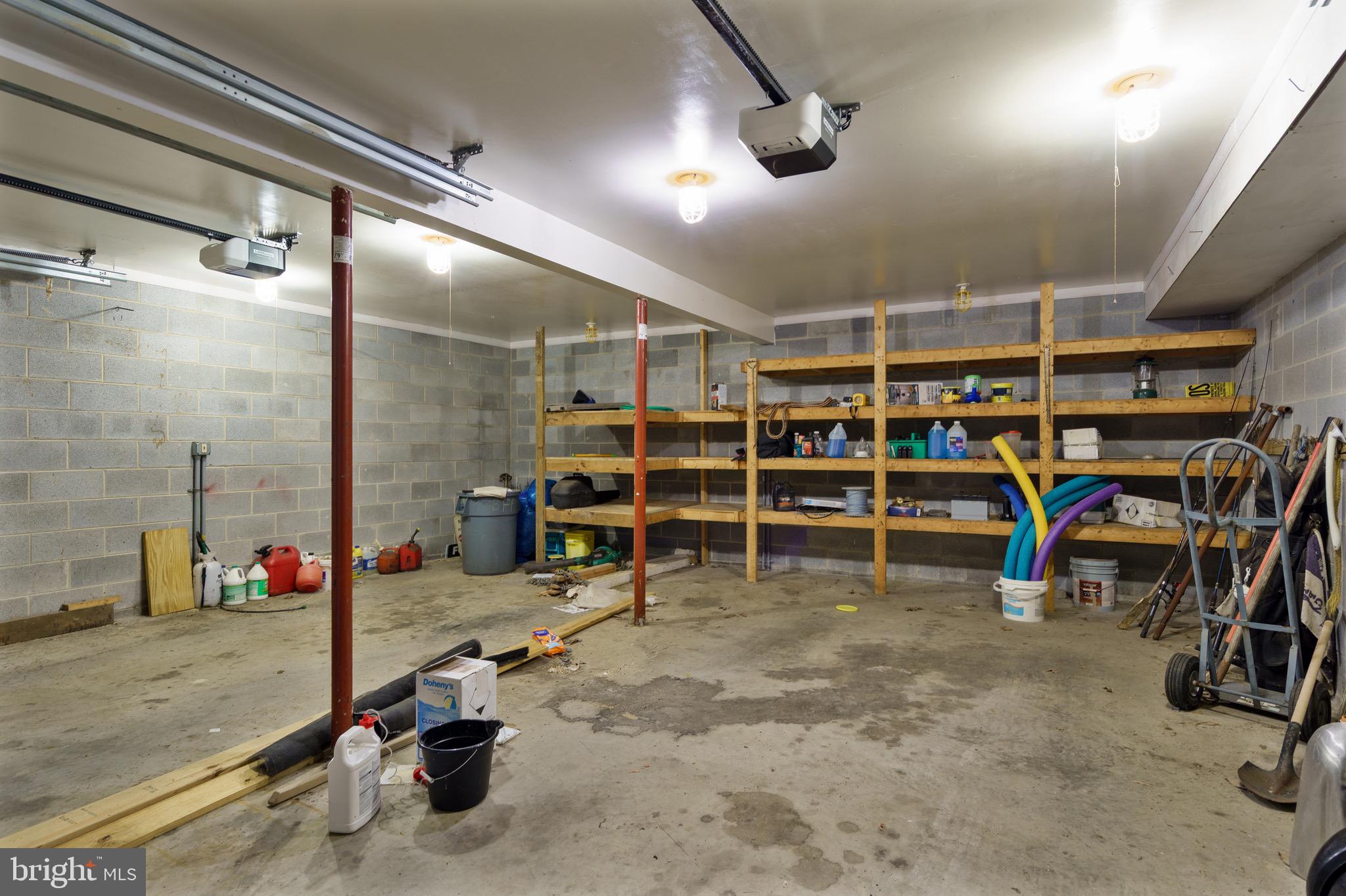 COUNTRY ACRES - Residential