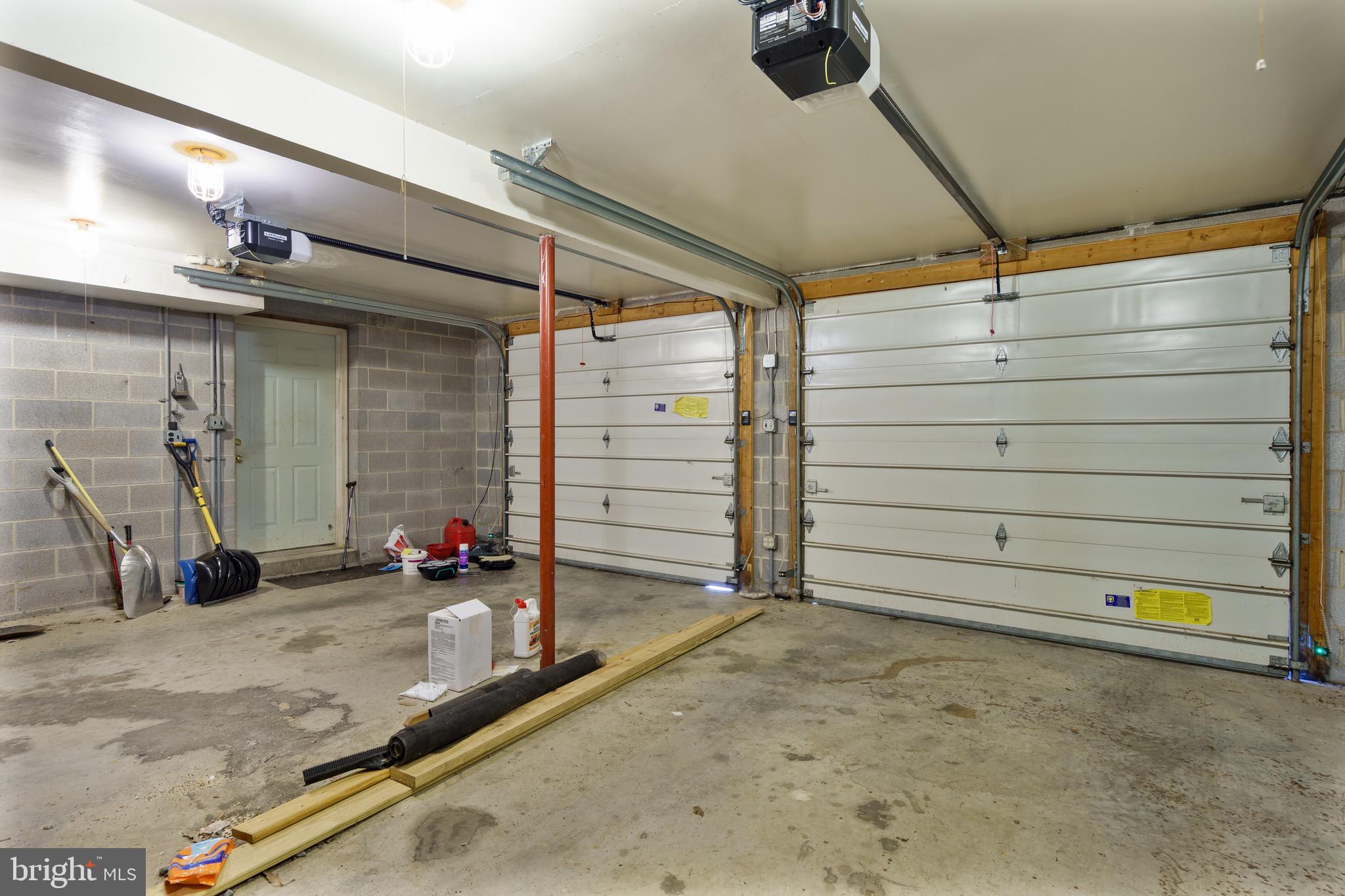 COUNTRY ACRES - Residential