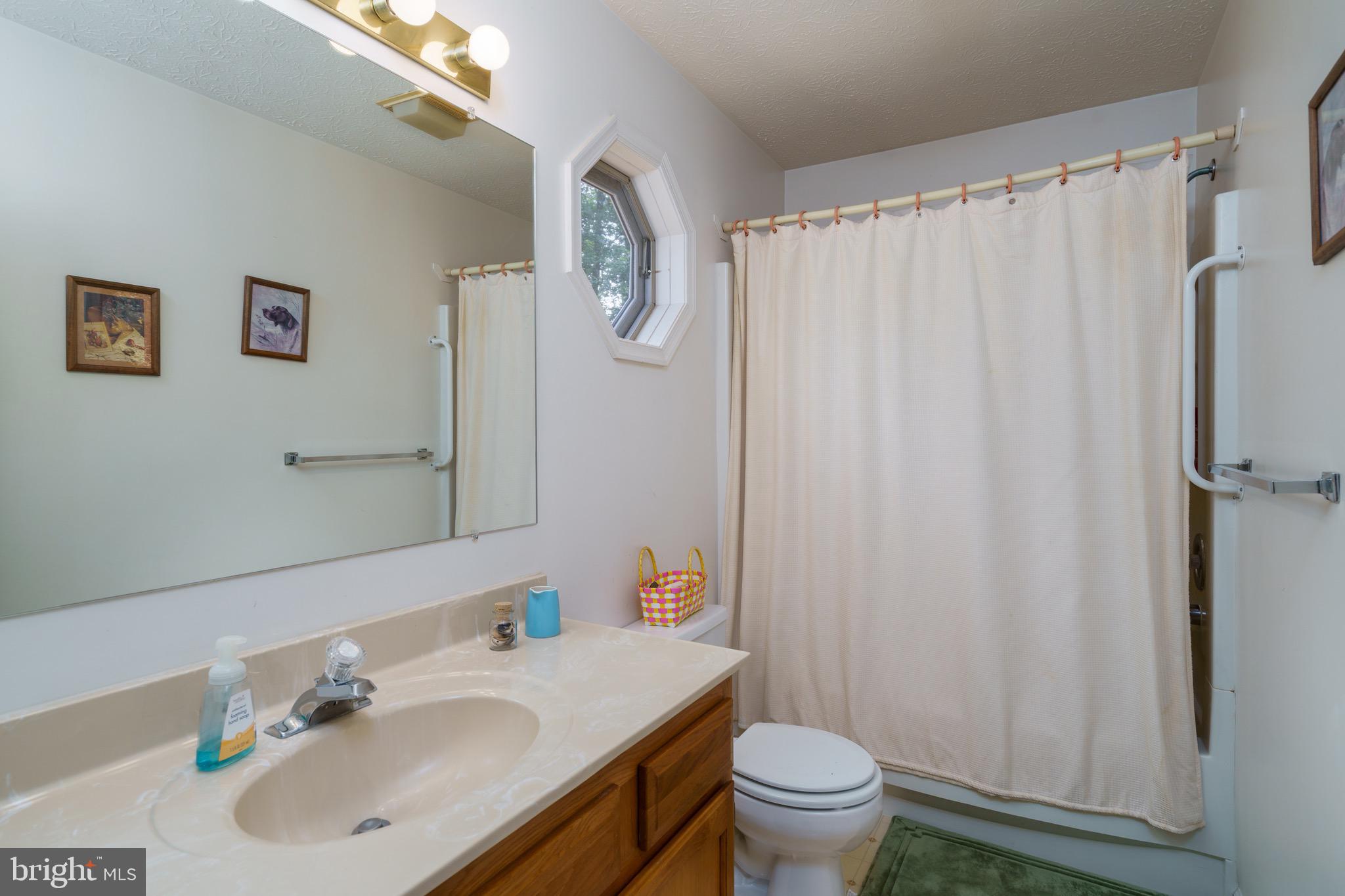 COUNTRY ACRES - Residential