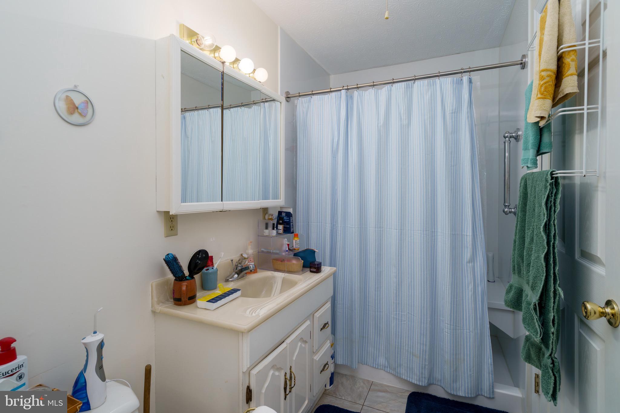 COUNTRY ACRES - Residential