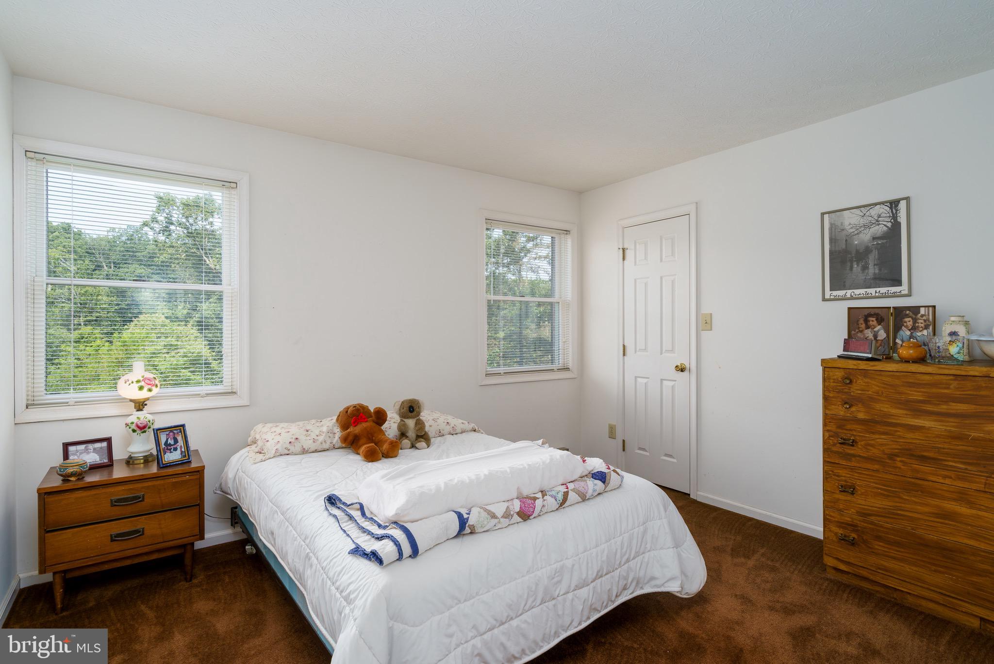 COUNTRY ACRES - Residential