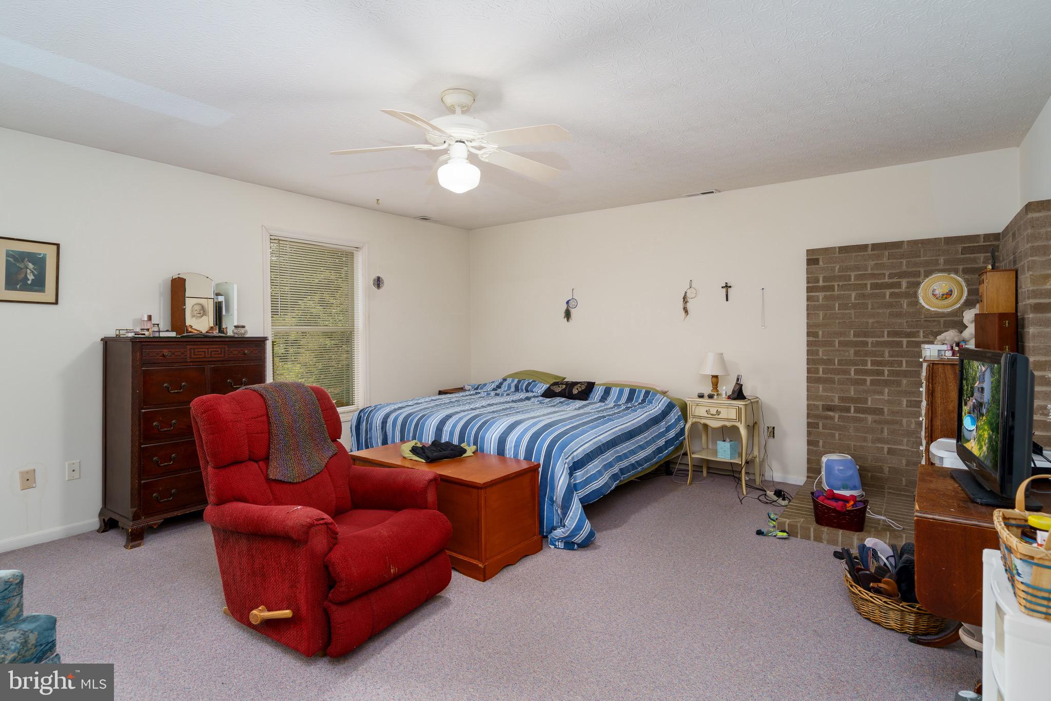 COUNTRY ACRES - Residential