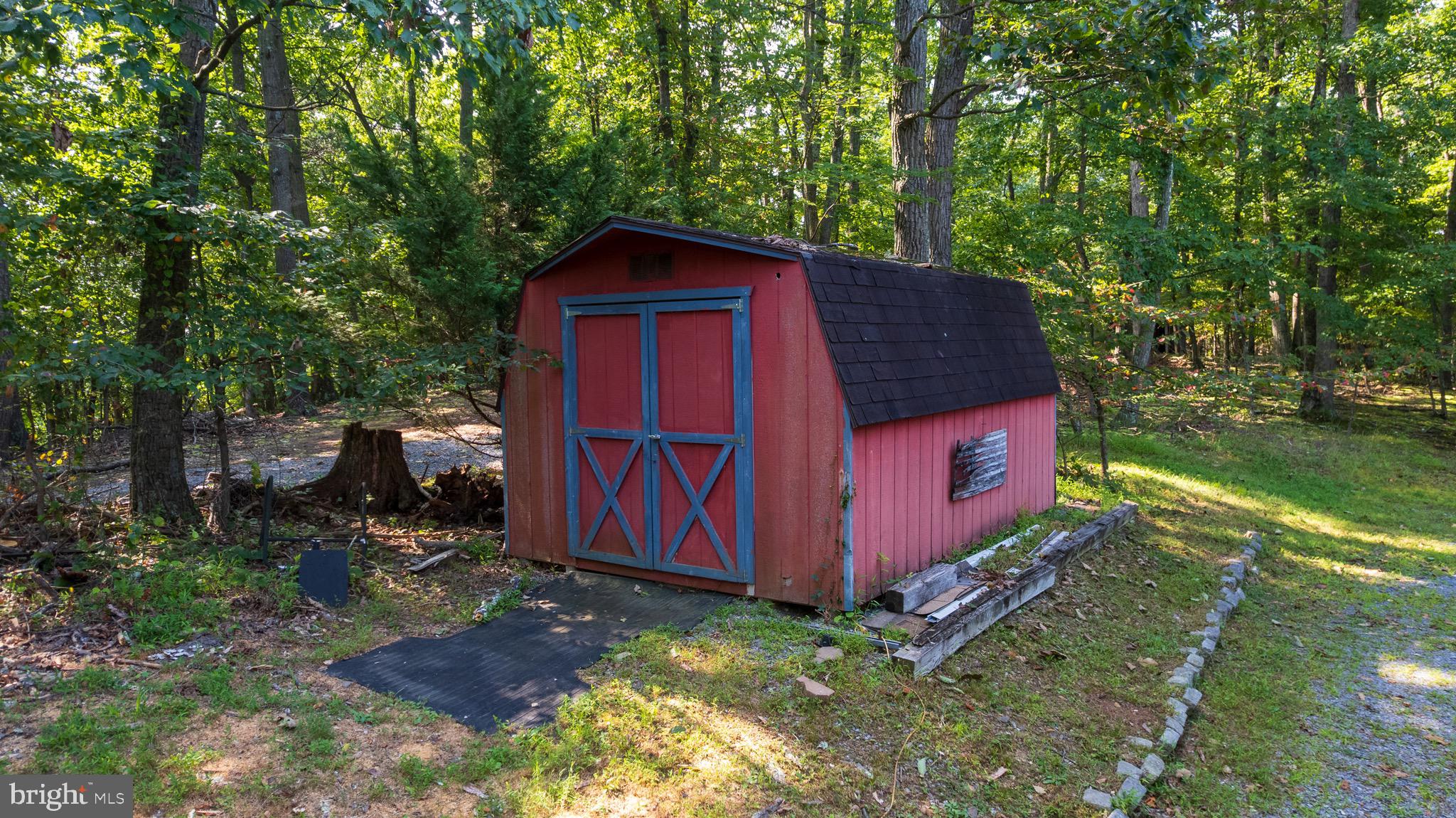 COUNTRY ACRES - Residential