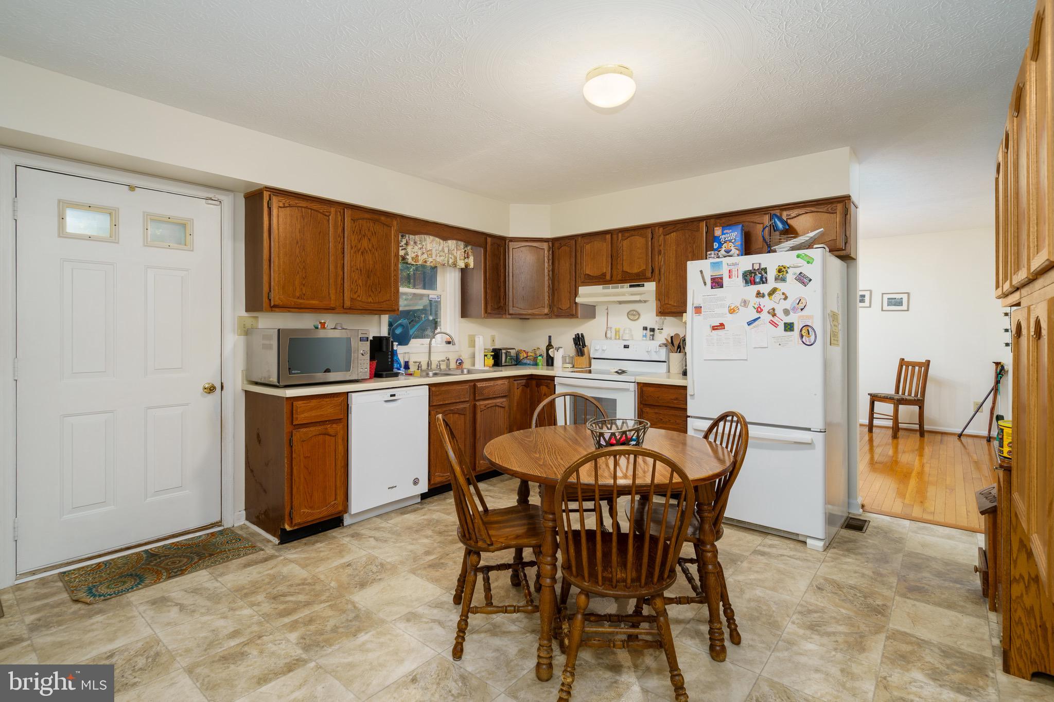 COUNTRY ACRES - Residential