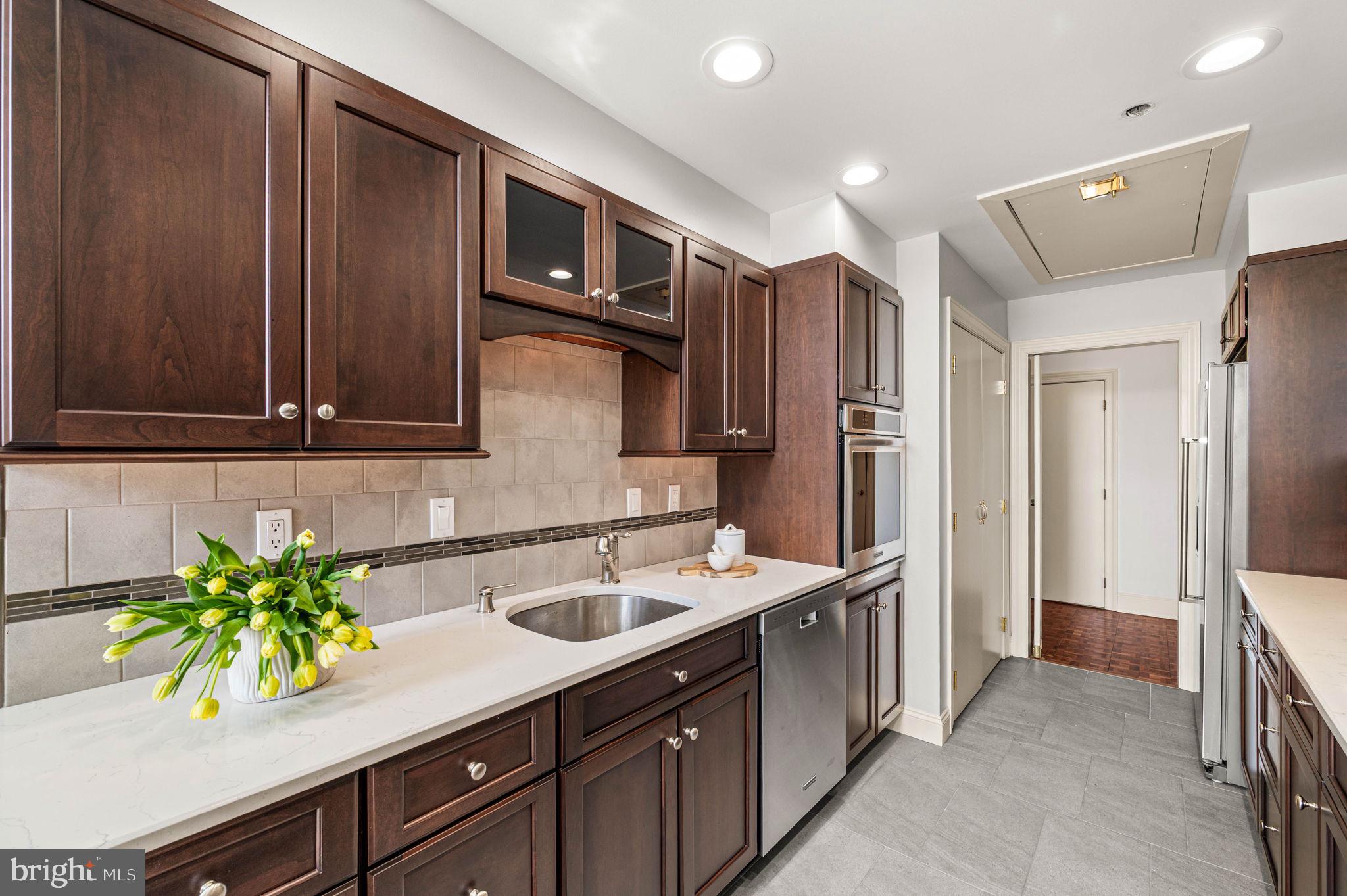 SOCIETY HILL - Residential