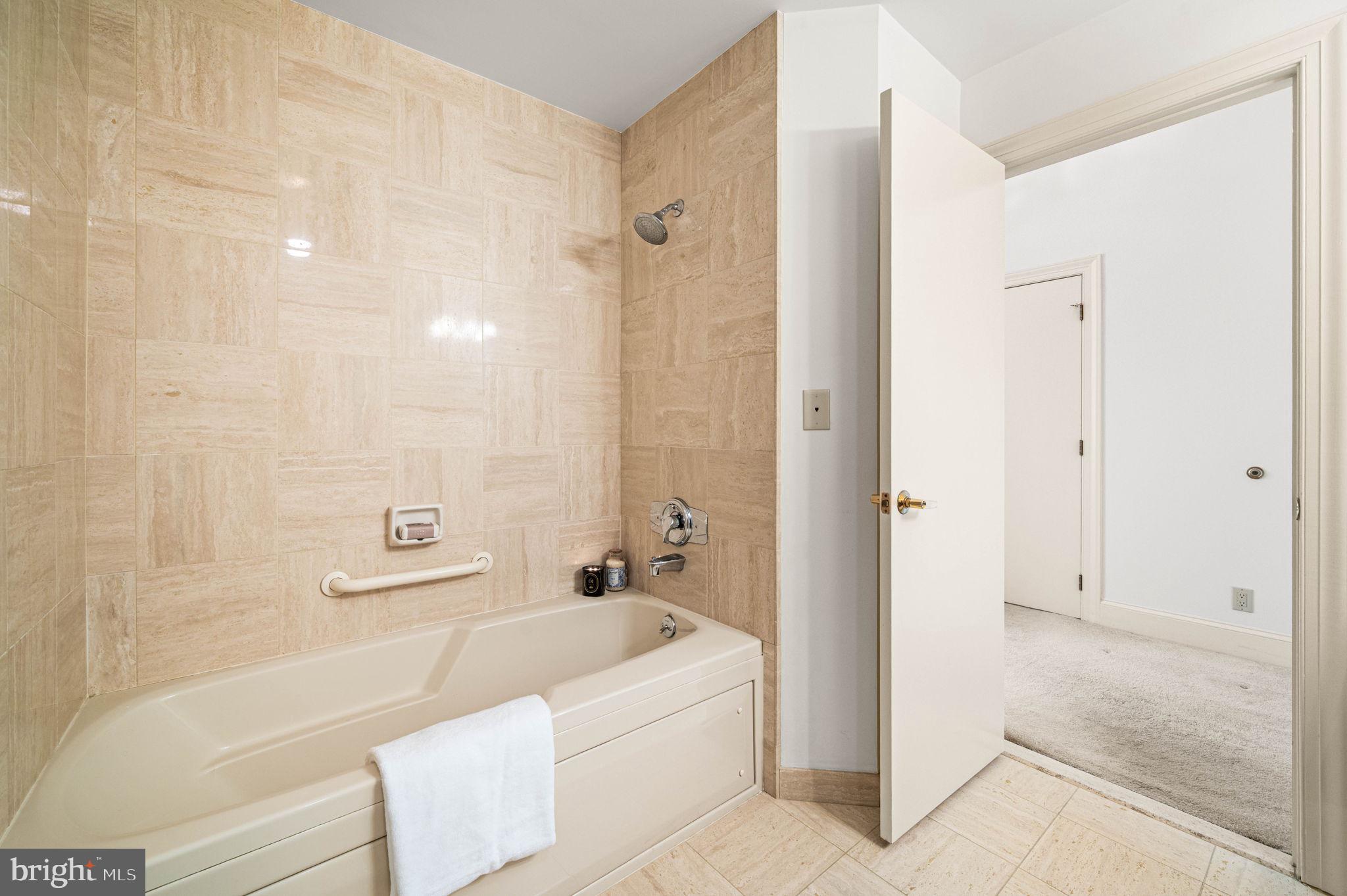 SOCIETY HILL - Residential