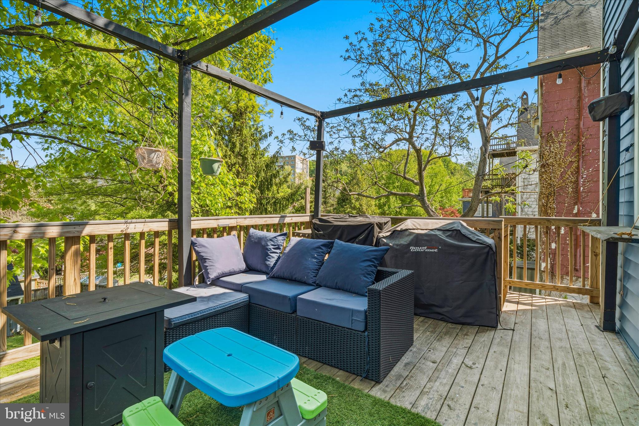 MOUNT WASHINGTON - Residential