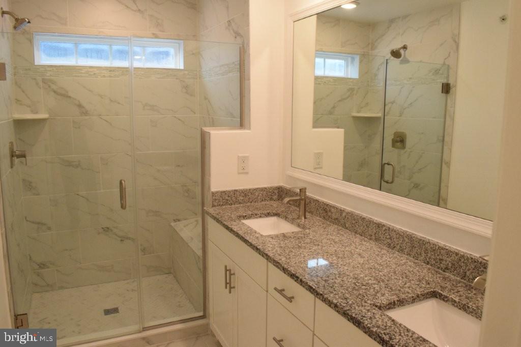 OXFORD SQUARE - Residential