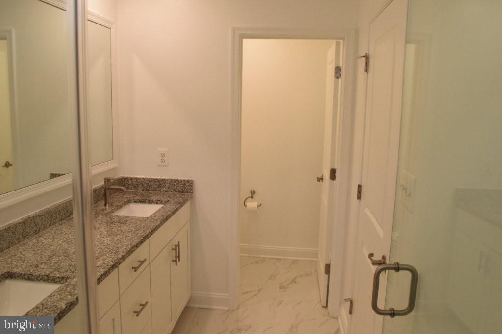 OXFORD SQUARE - Residential