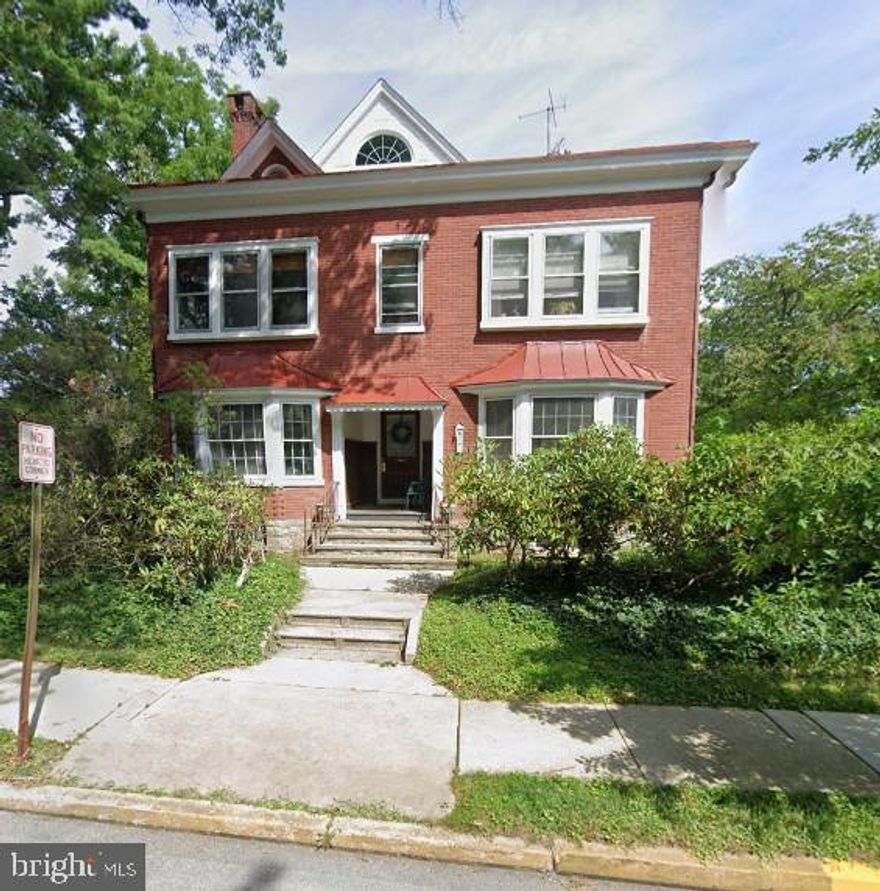 Beautiful first floor (3) bedroom, possibly (4) bedroom apartment available for rent beginning May 1, 2025. Hardwood floors throughout, an abundance of natural light throughout, high-ceilings, washer & dryer in the unit. Apartment has a family room, dining room, eat-in kitchen, great room, office (could be the 4th bedroom) and (3) additional bedrooms. On-street public parking available. Rent includes heat, and trash removal. Tenant is responsible for electric (separately metered) and internet / cable, & water.