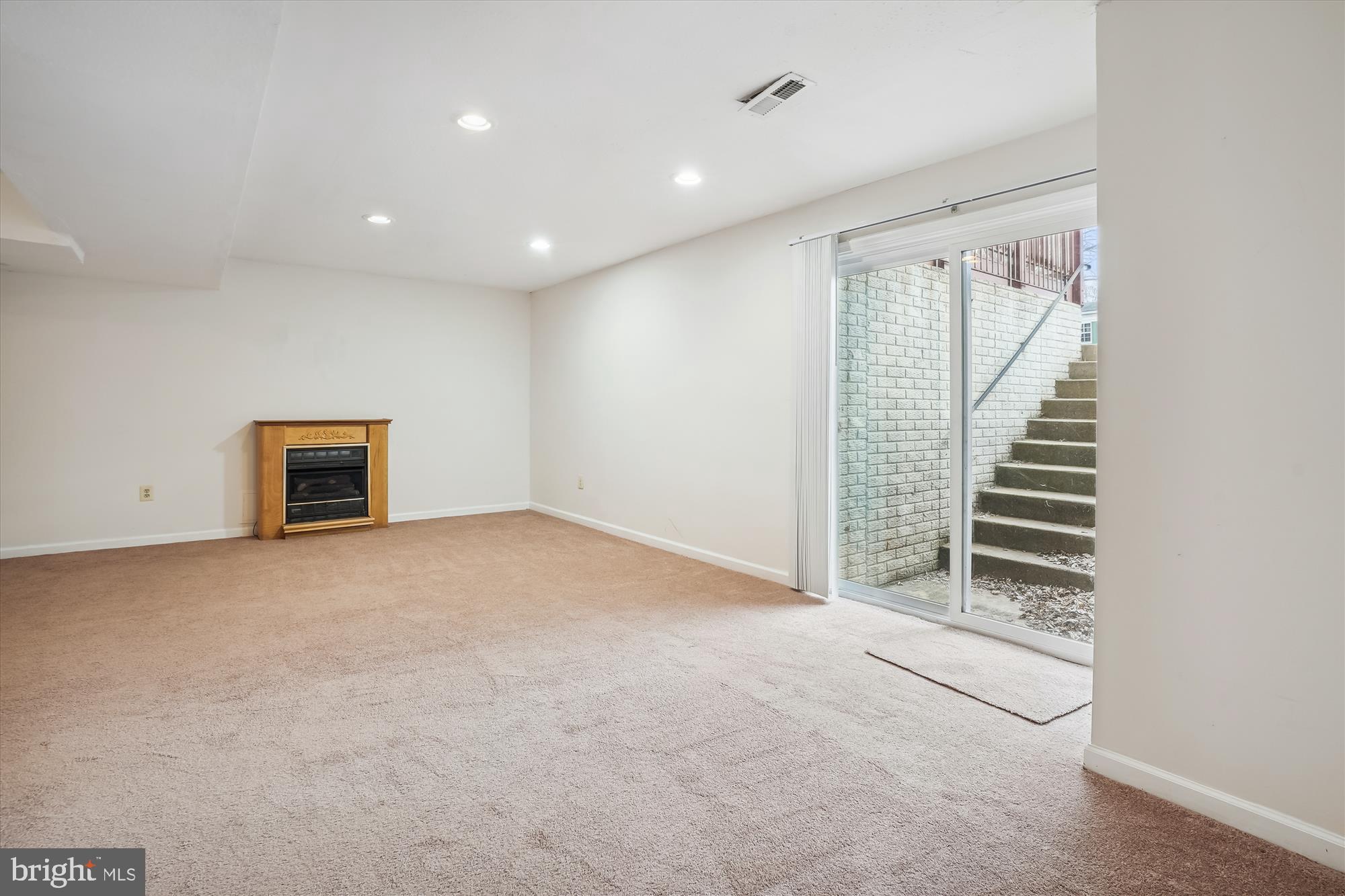 DALE CITY - Residential Lease