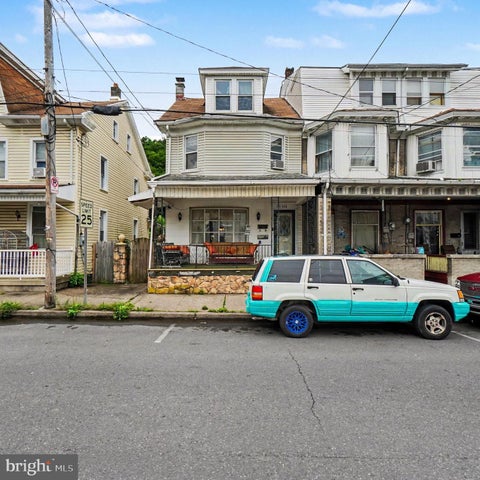 Townhouse For Sale - 114 S Shamokin Street<br/> SHAMOKIN, PA 17872