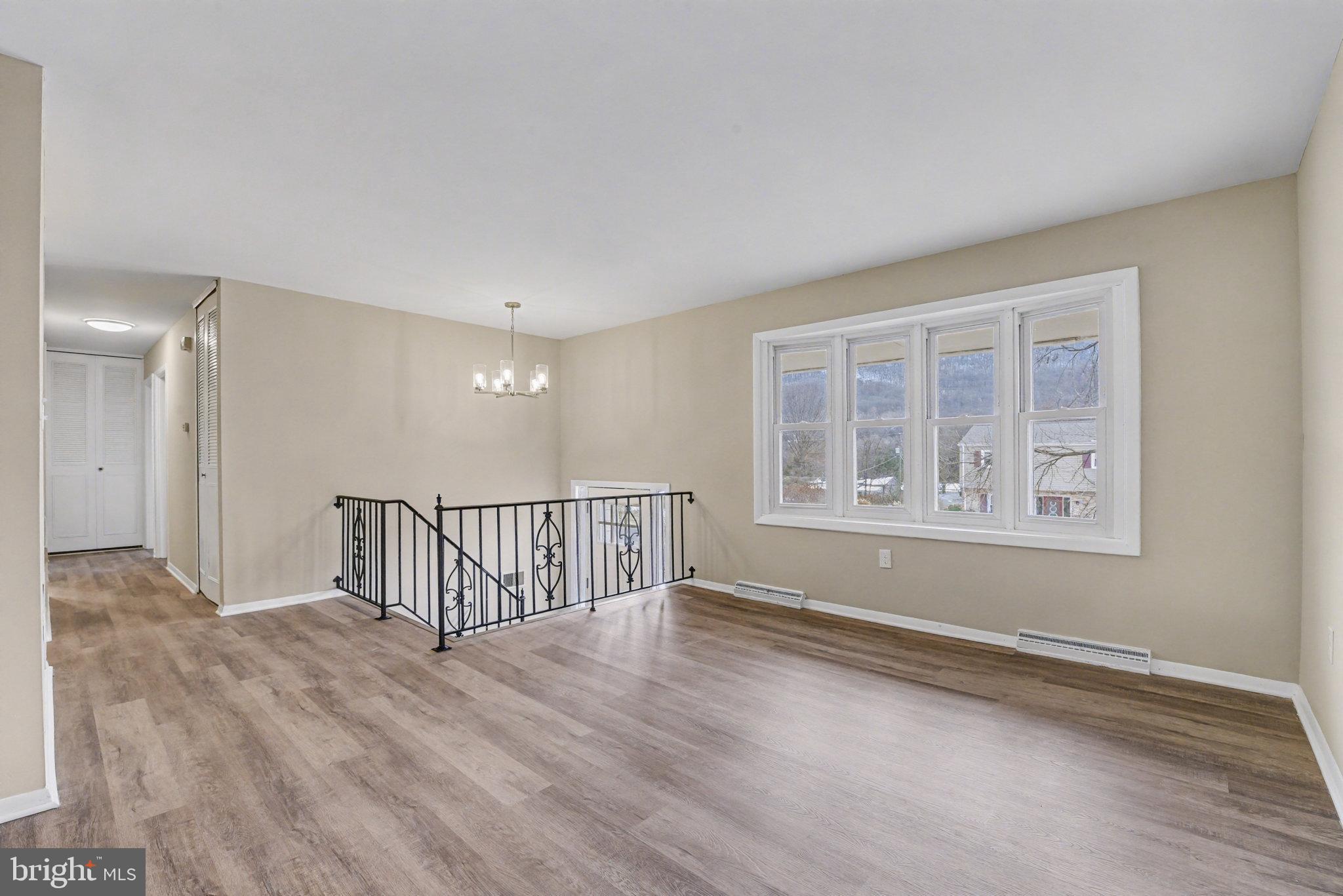 STONEY CREEK MANOR - Residential