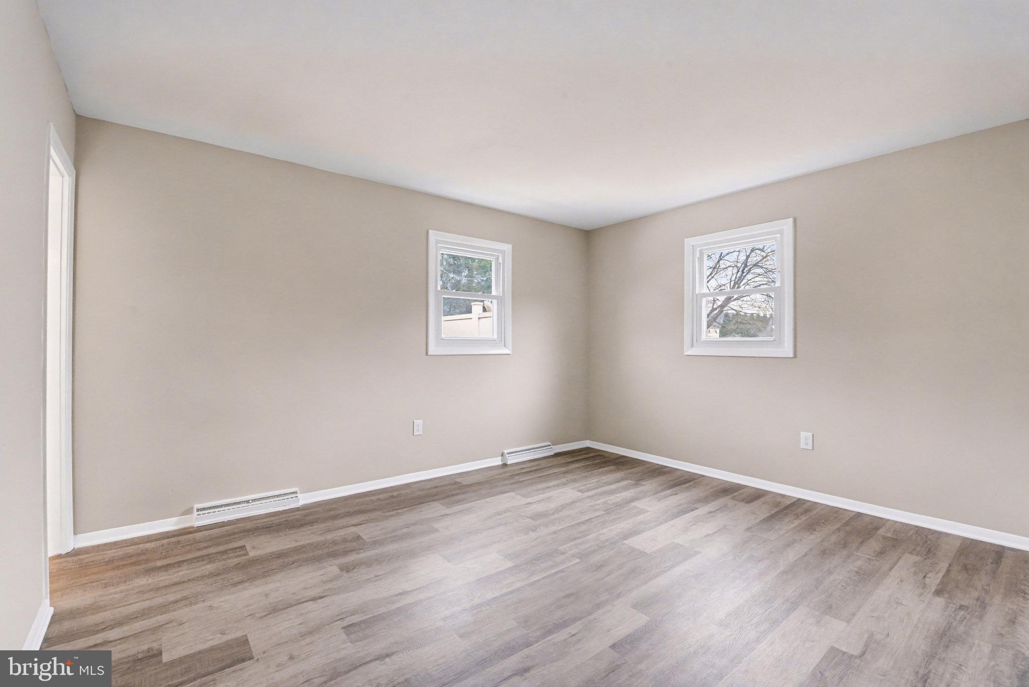 STONEY CREEK MANOR - Residential