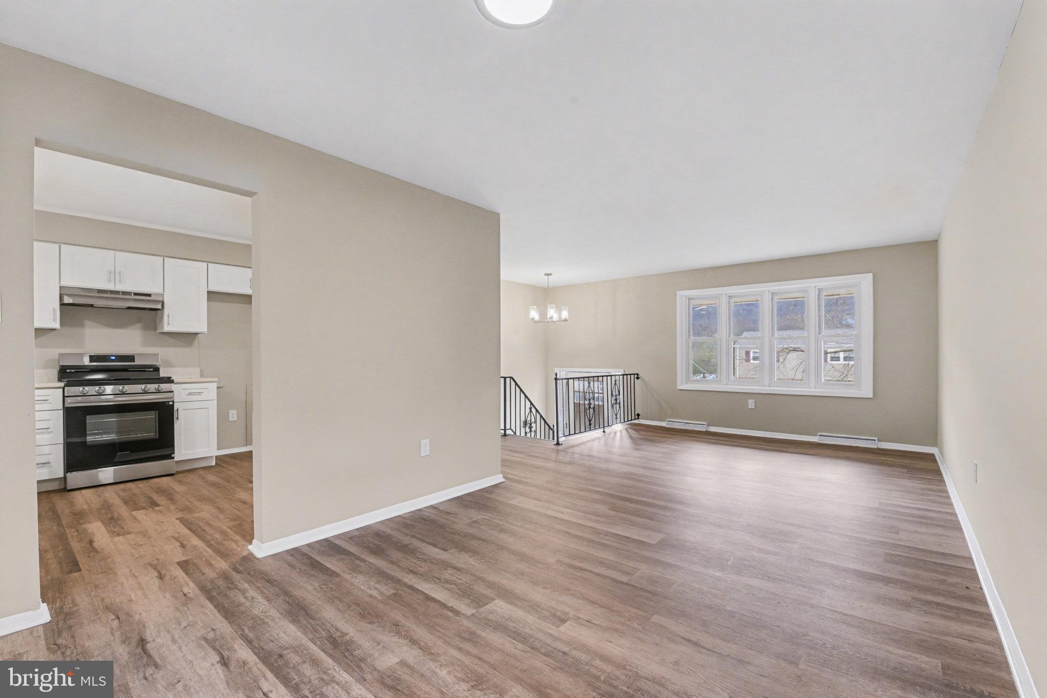 STONEY CREEK MANOR - Residential