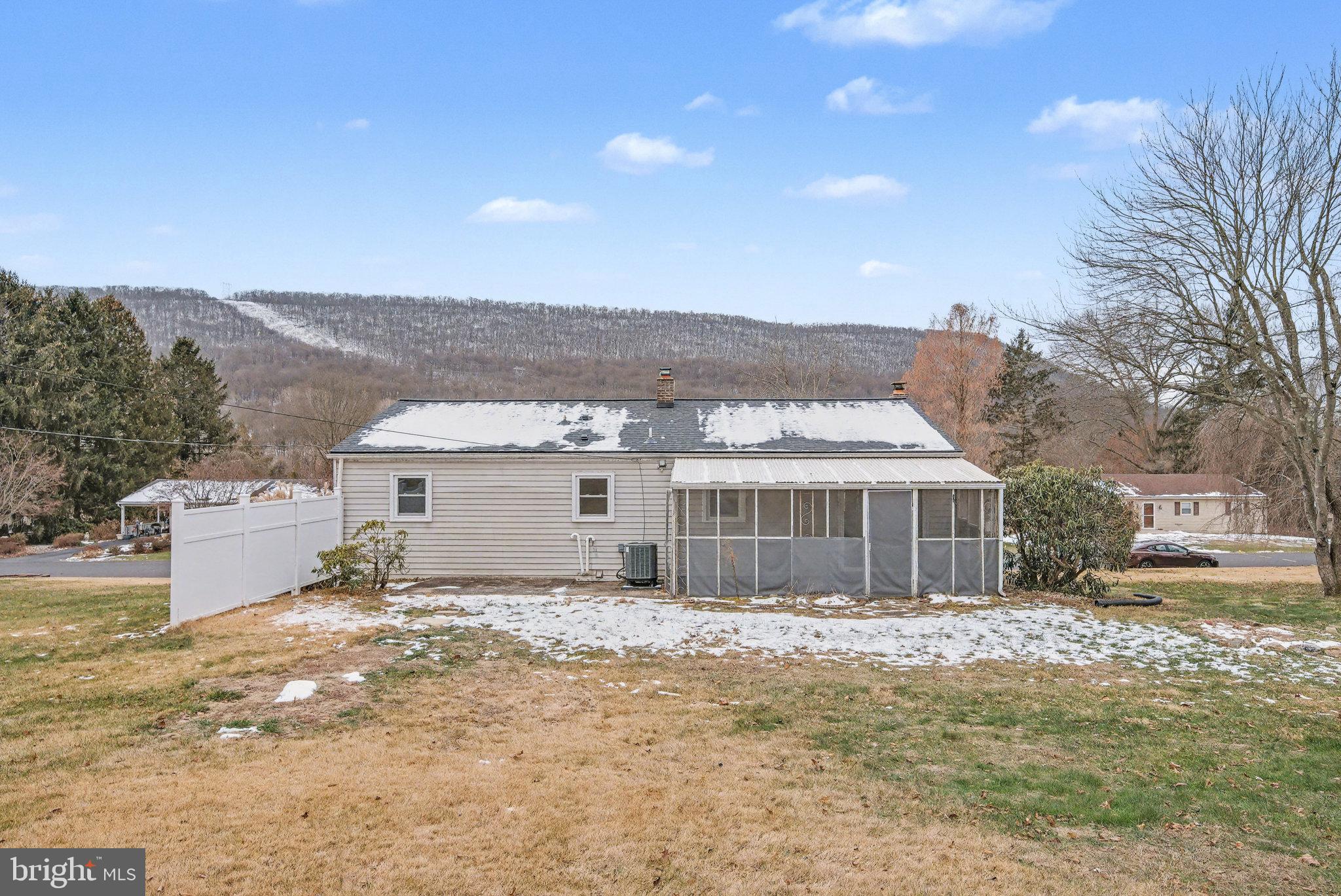 STONEY CREEK MANOR - Residential