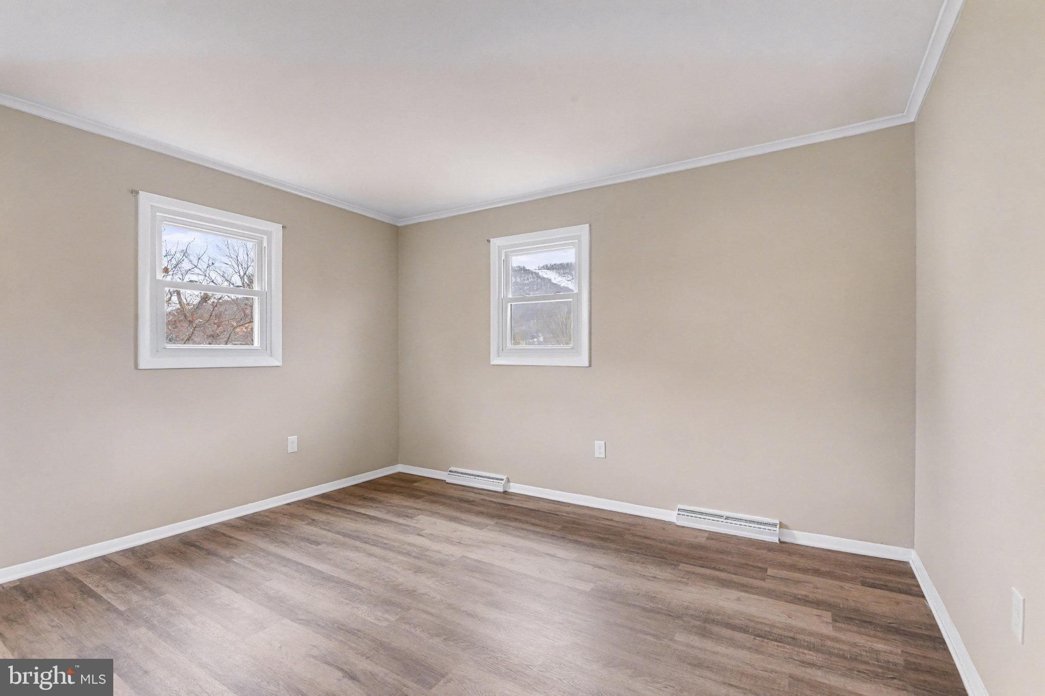 STONEY CREEK MANOR - Residential