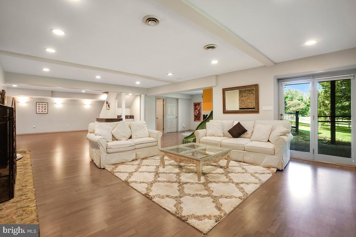 DARNESTOWN OUTSIDE - Residential