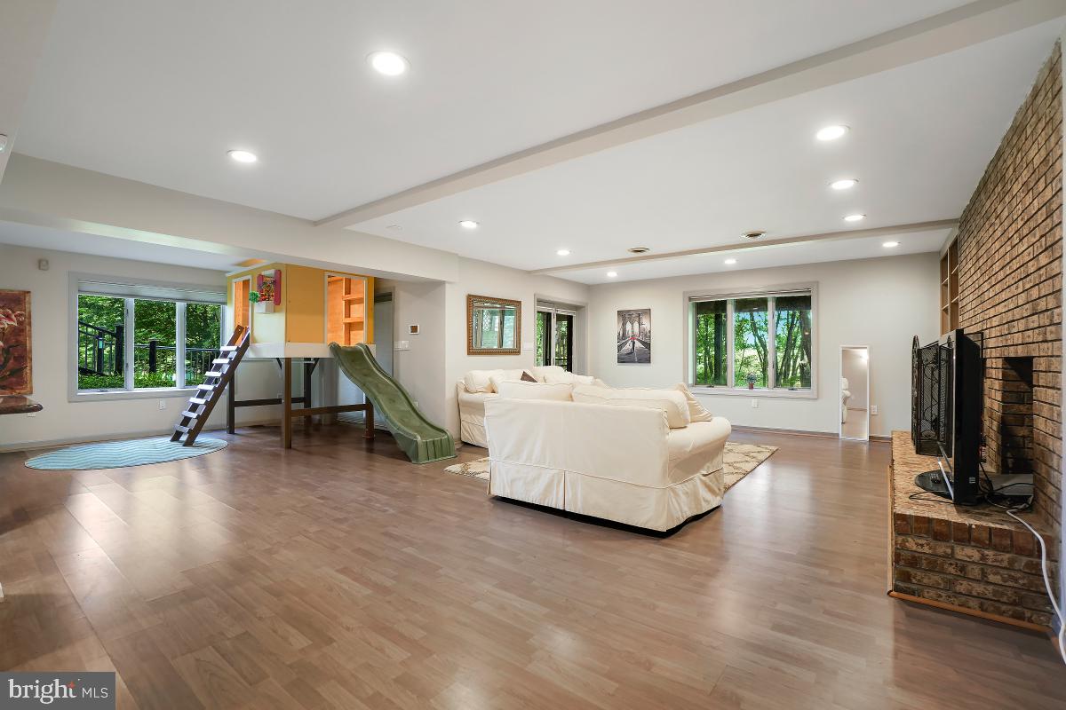 DARNESTOWN OUTSIDE - Residential