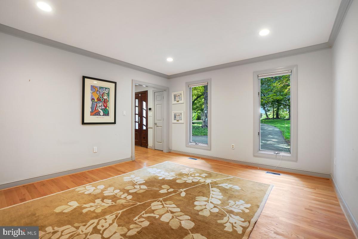 DARNESTOWN OUTSIDE - Residential