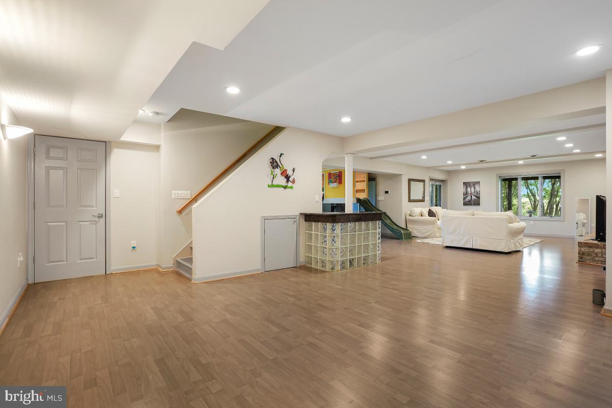 DARNESTOWN OUTSIDE - Residential