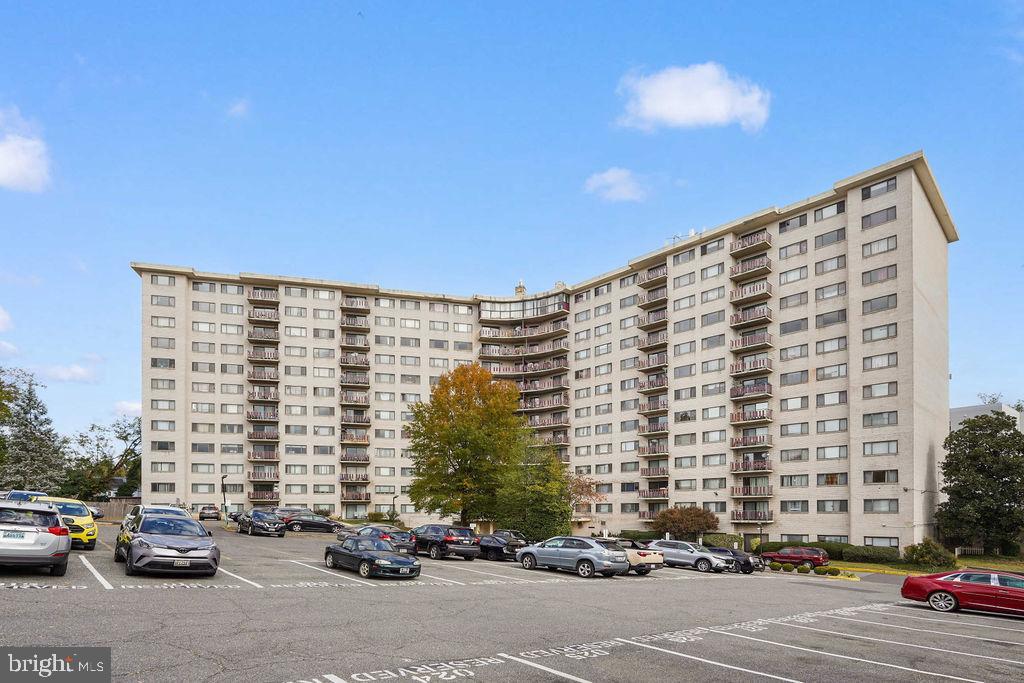 PINEWAY TOWERS - Residential