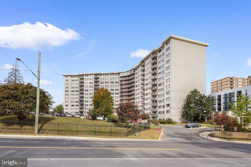 PINEWAY TOWERS - Residential