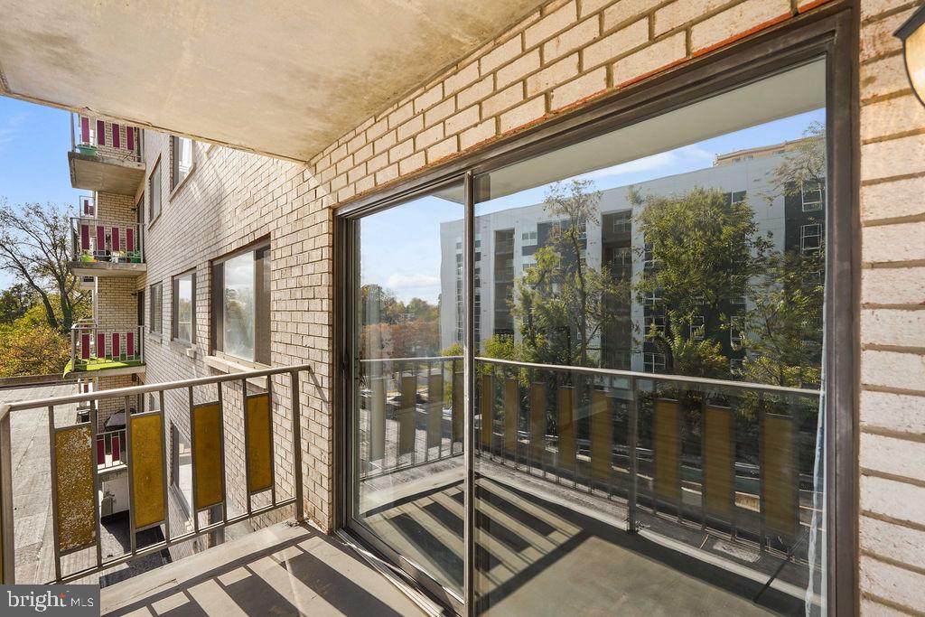 PINEWAY TOWERS - Residential