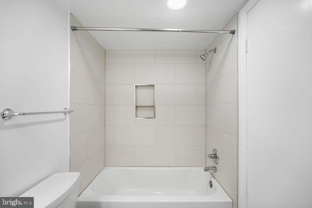 PINEWAY TOWERS - Residential