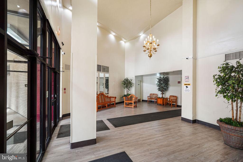 PINEWAY TOWERS - Residential