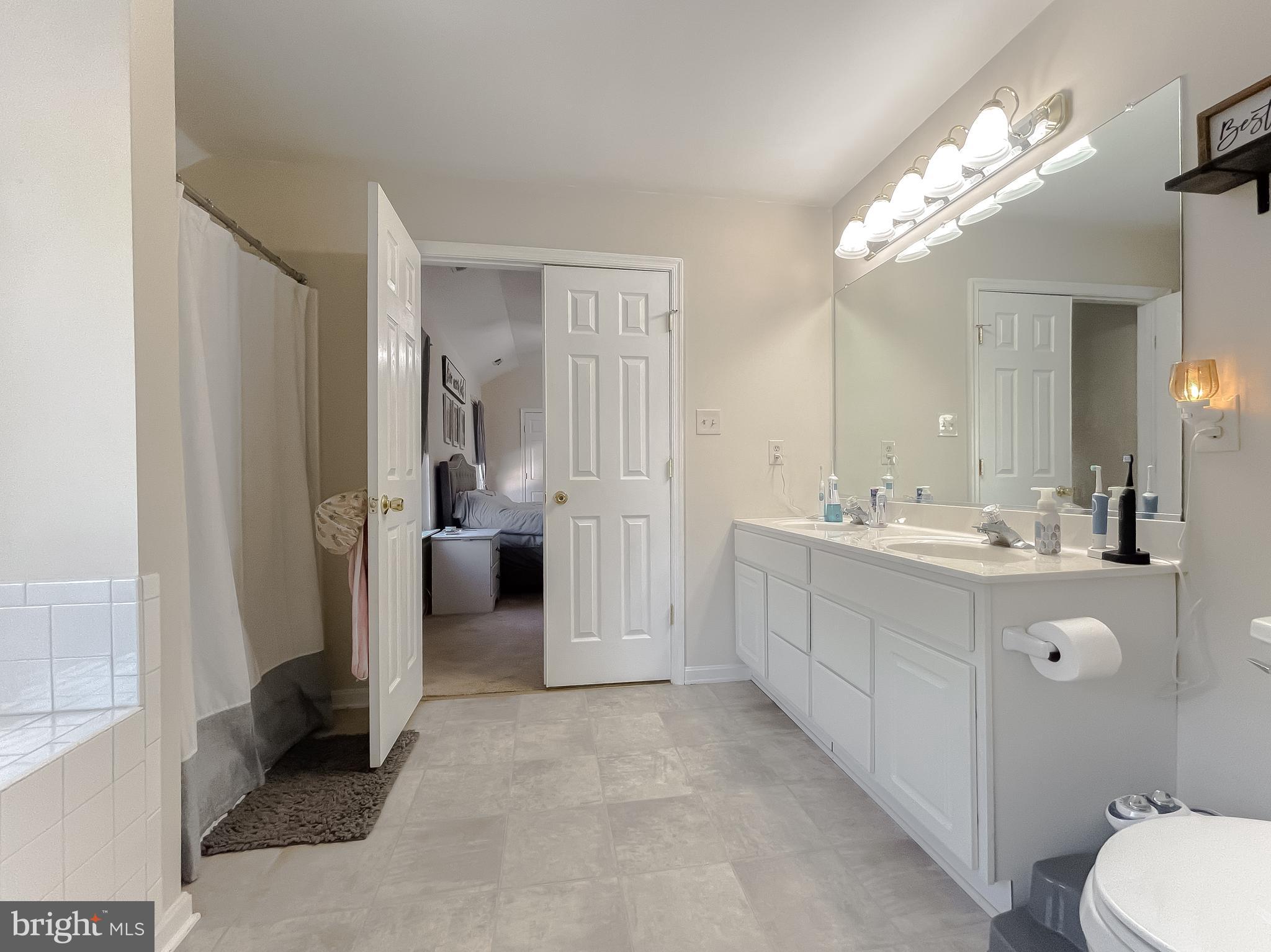 ORIOLE LANDING - Residential