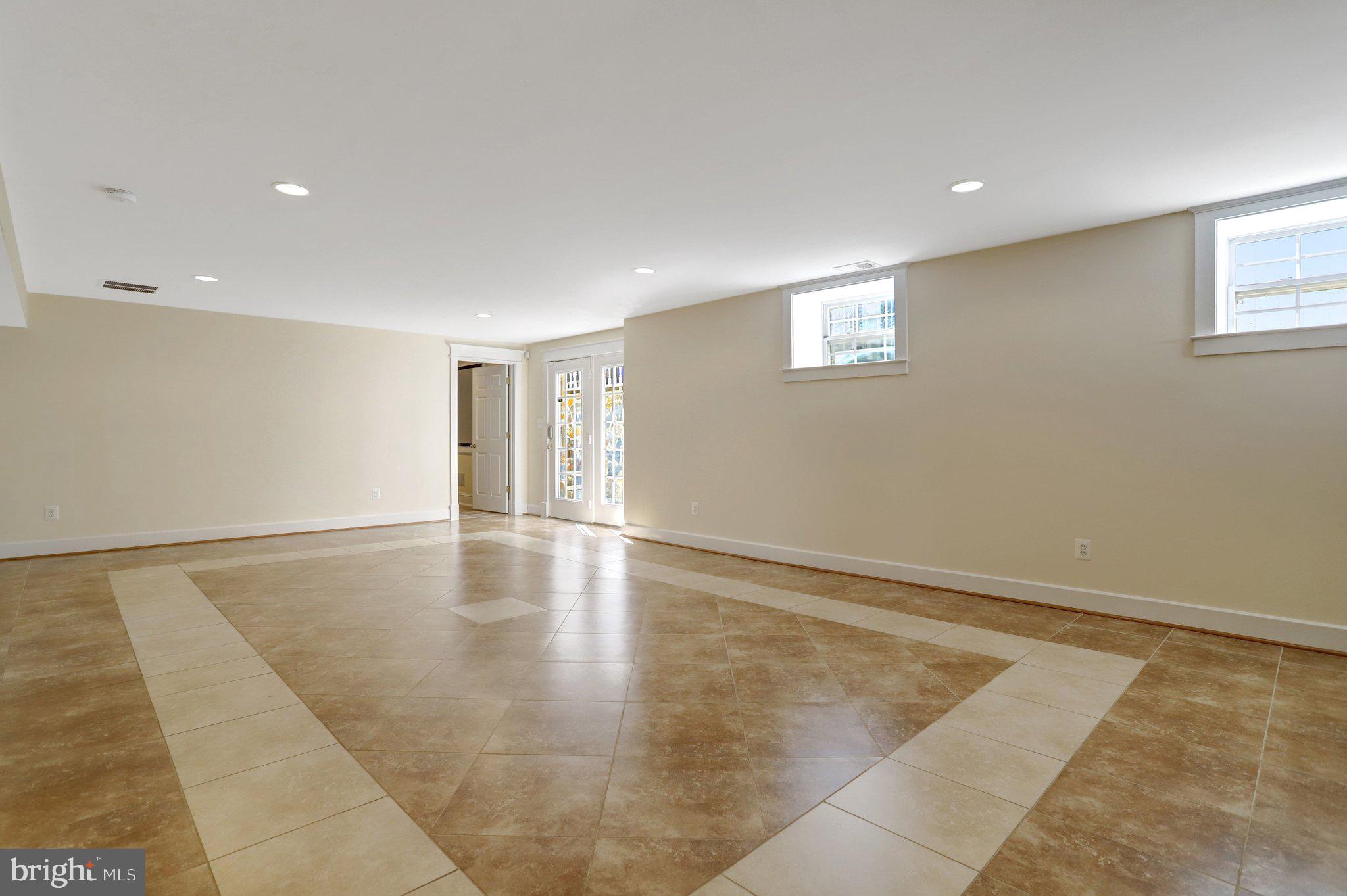 ADDISON HEIGHTS - Residential