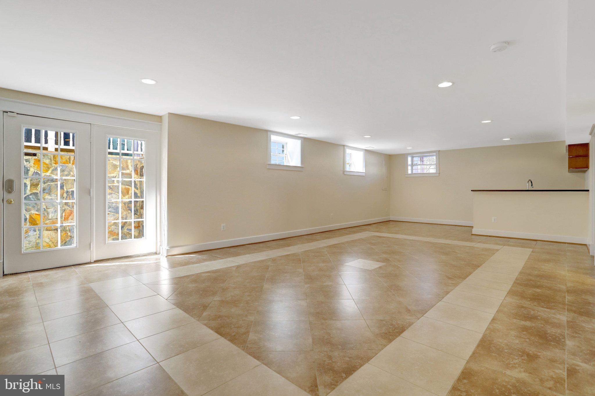 ADDISON HEIGHTS - Residential