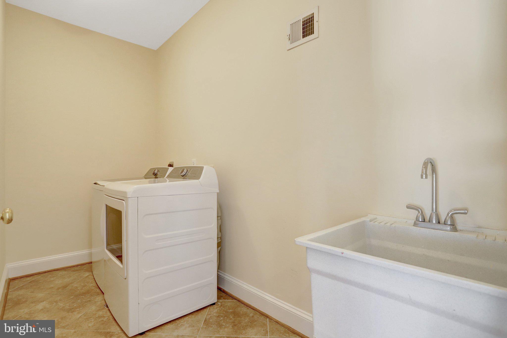 ADDISON HEIGHTS - Residential