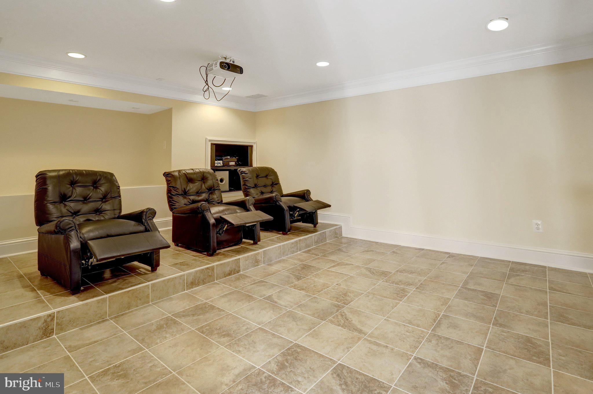 ADDISON HEIGHTS - Residential