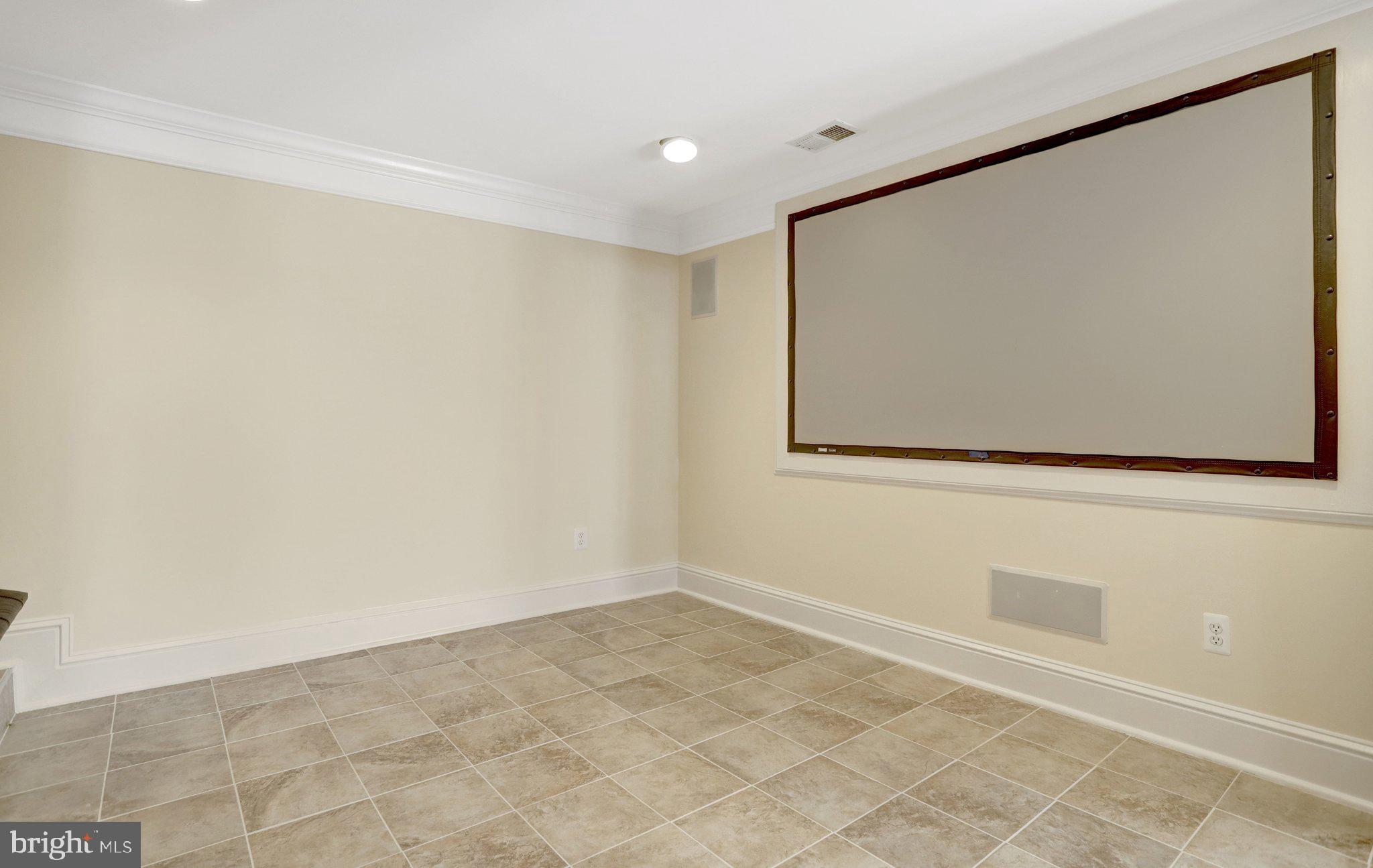 ADDISON HEIGHTS - Residential