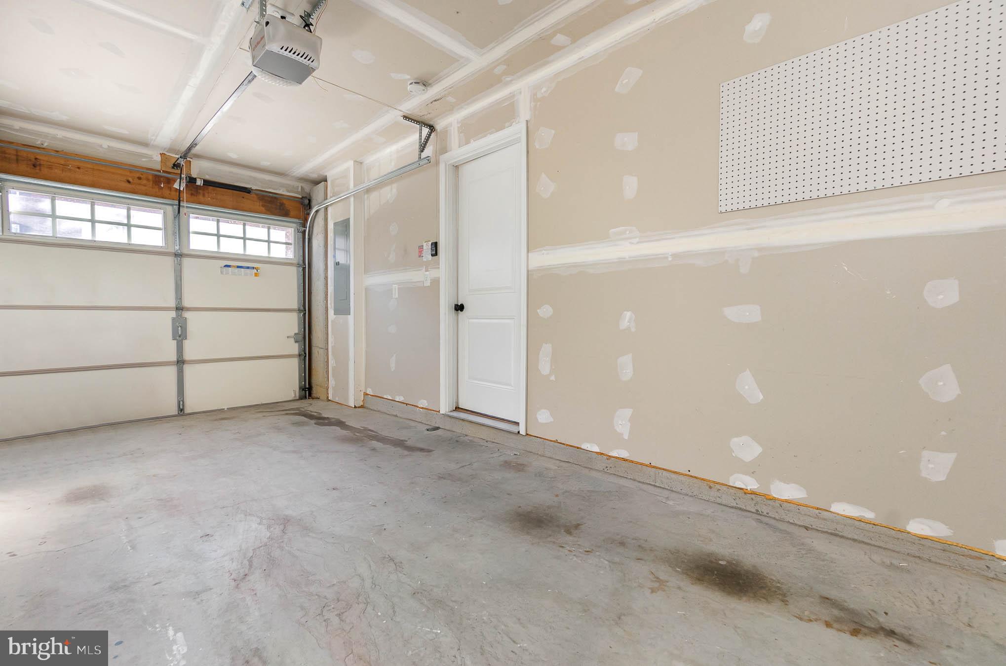 HOWARD SQUARE - Residential Lease