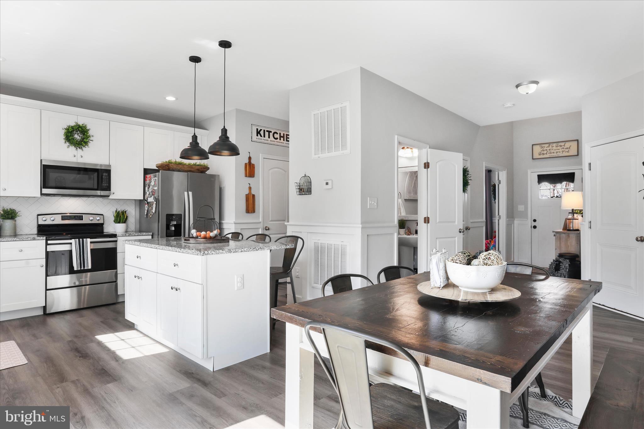 LAKE FOREST ESTATES - Residential