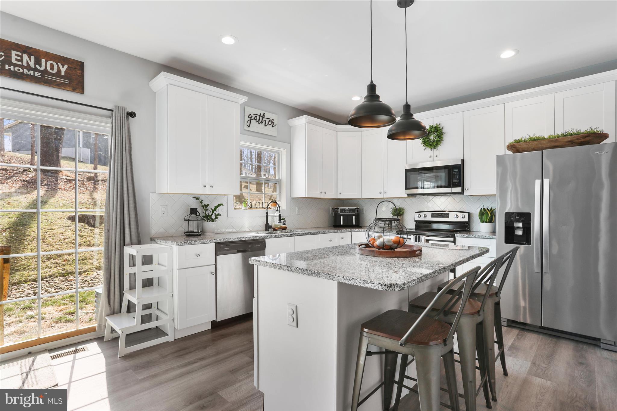 LAKE FOREST ESTATES - Residential