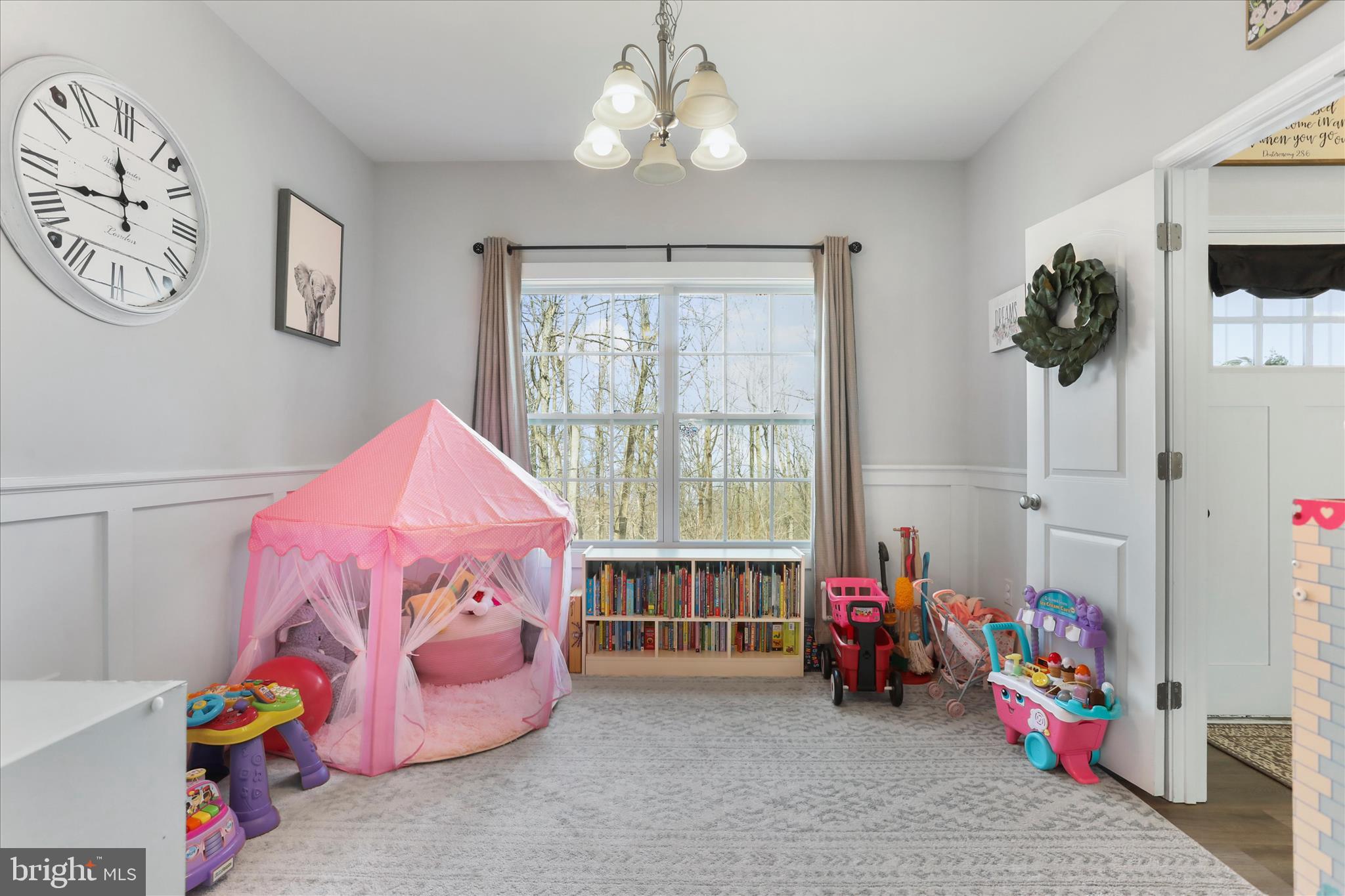 LAKE FOREST ESTATES - Residential