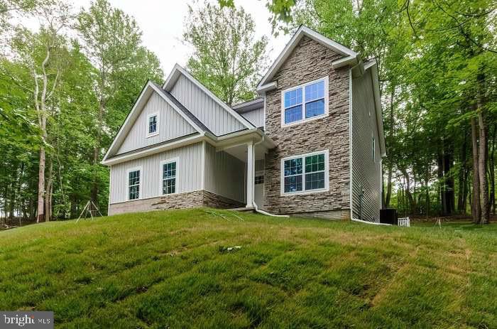 LAKE FOREST ESTATES - Residential