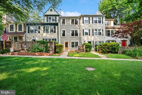 13637 Winterspoon Lane Unit 18, Germantown, MD MLS: MDMC2193994