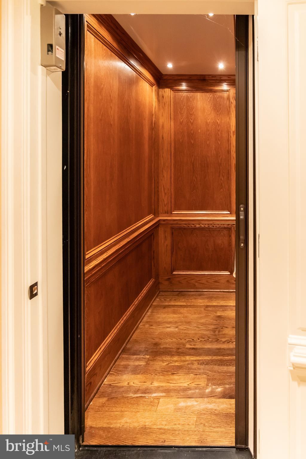 RADNOR SQUARE - Residential