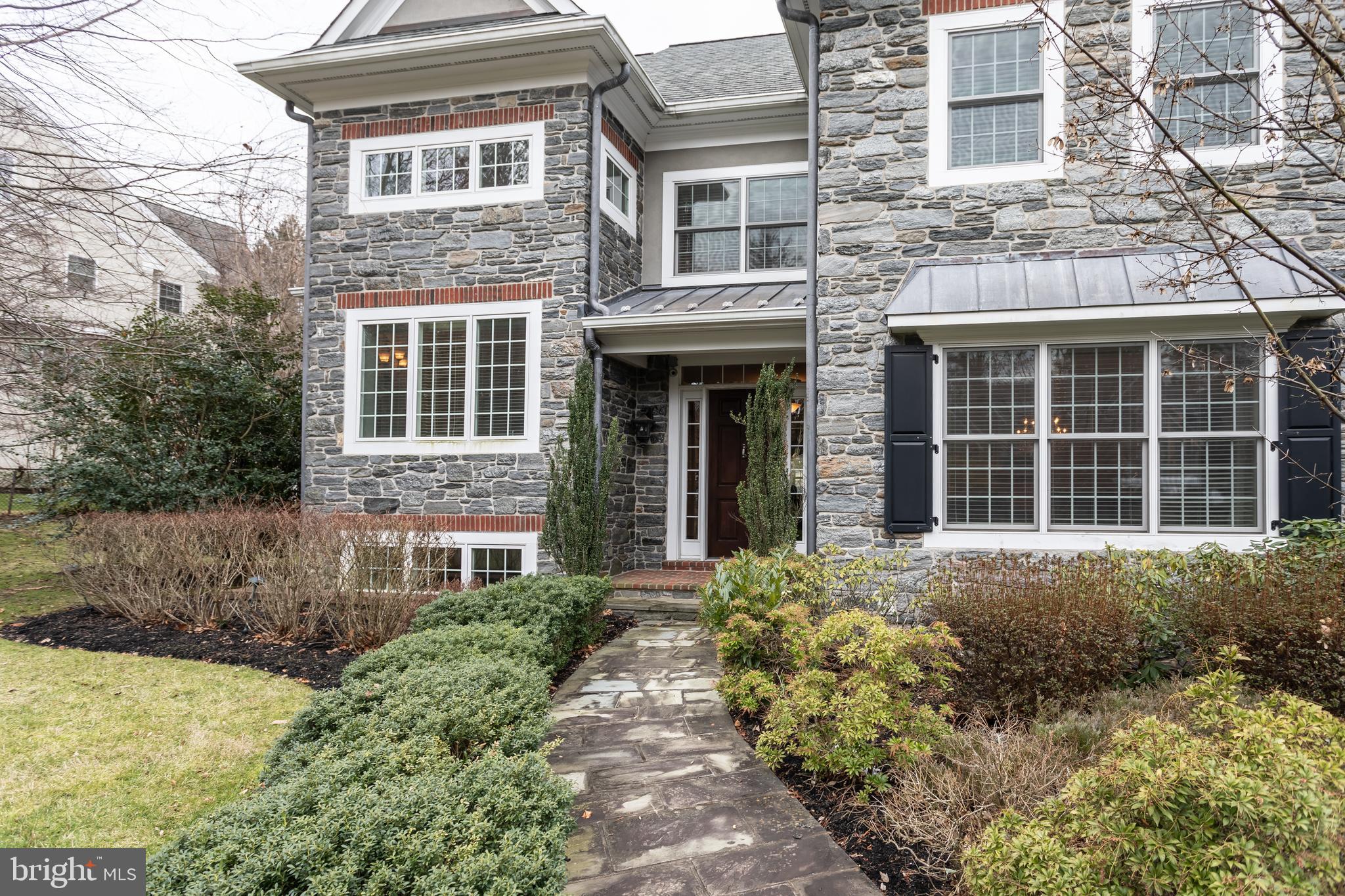 RADNOR SQUARE - Residential