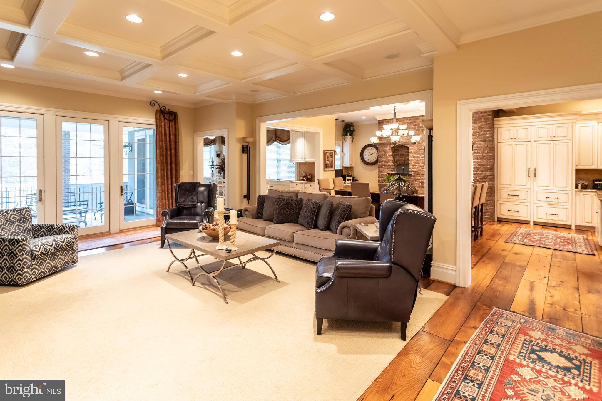 RADNOR SQUARE - Residential