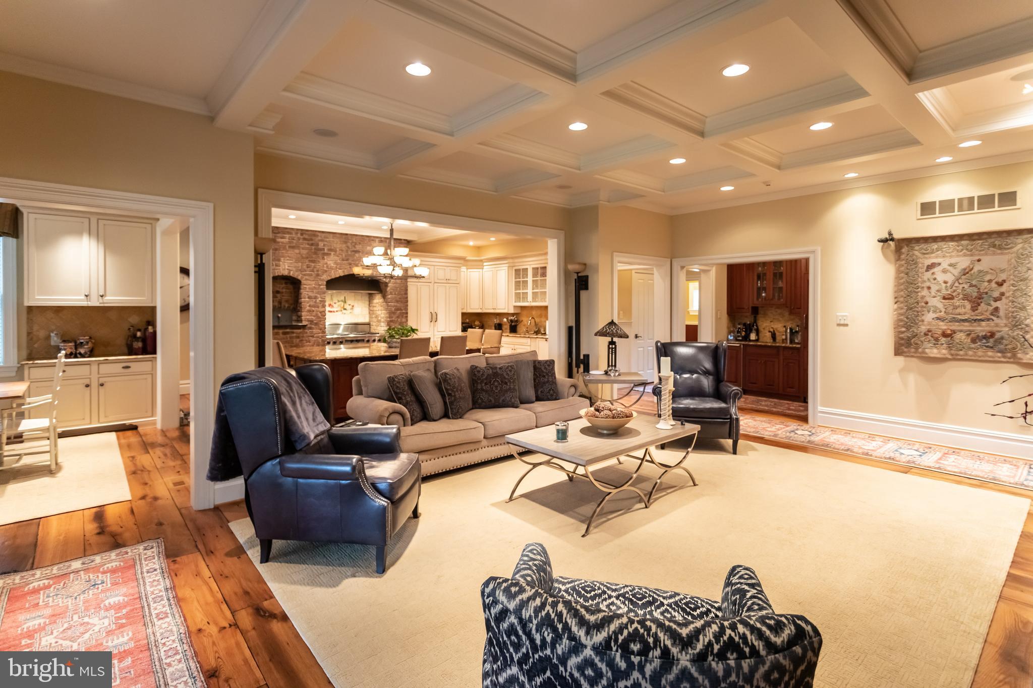 RADNOR SQUARE - Residential