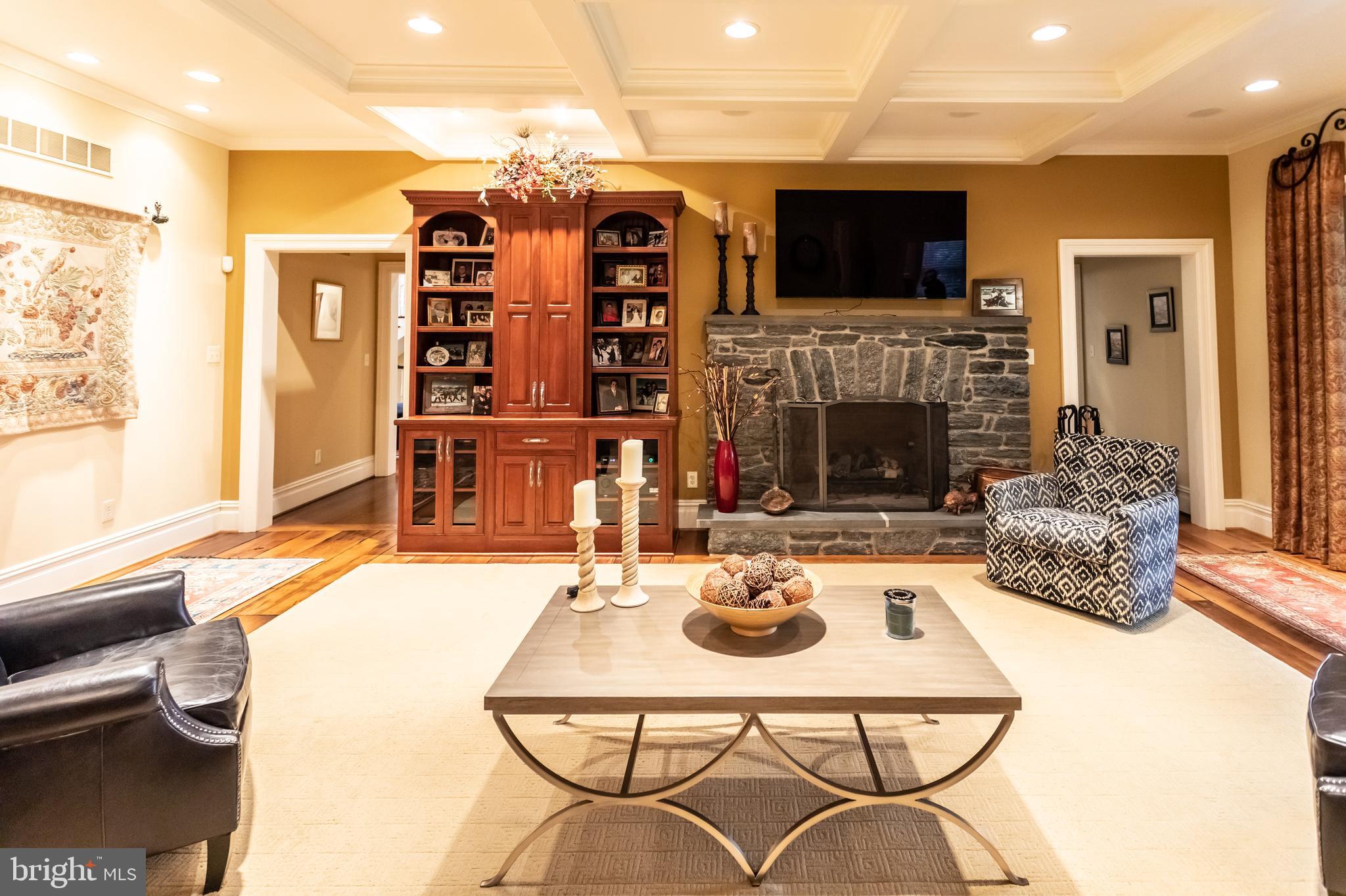 RADNOR SQUARE - Residential