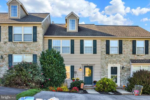 8 KING COURT ELIZABETHTOWN PA 17022