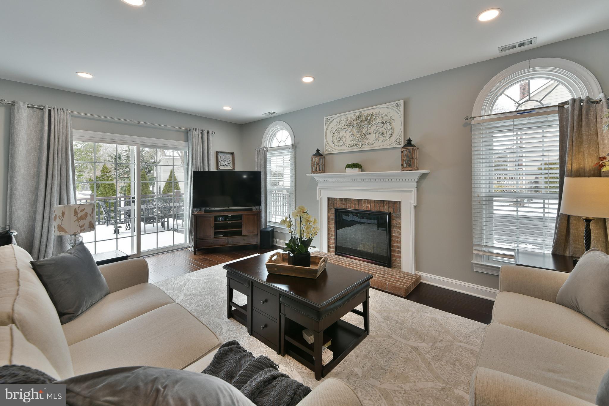 LAUREL OAKS - Residential