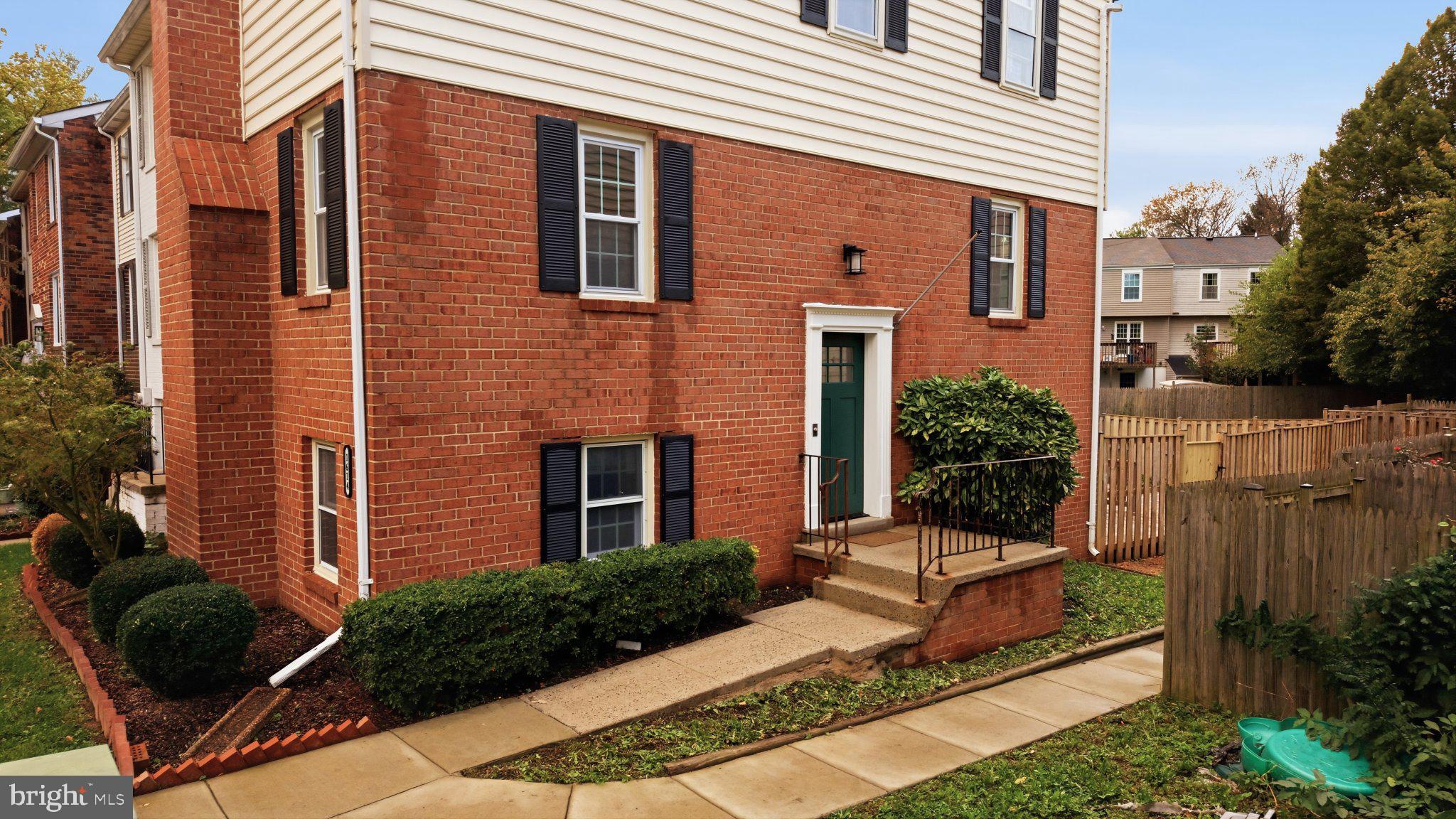 1614 COLONIAL WAY